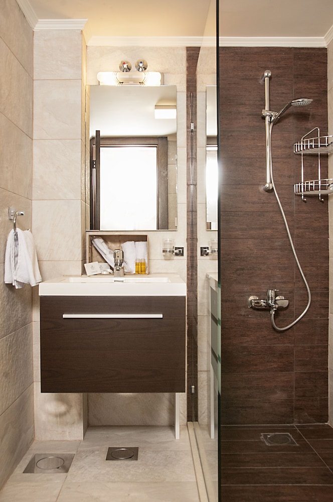 Marble Tower Hotel, Beirut 47/49