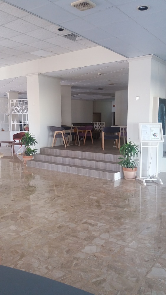 Marina Hotel 14/68