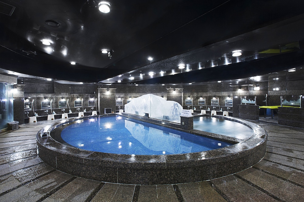 Commodore Hotel Busan 3/62