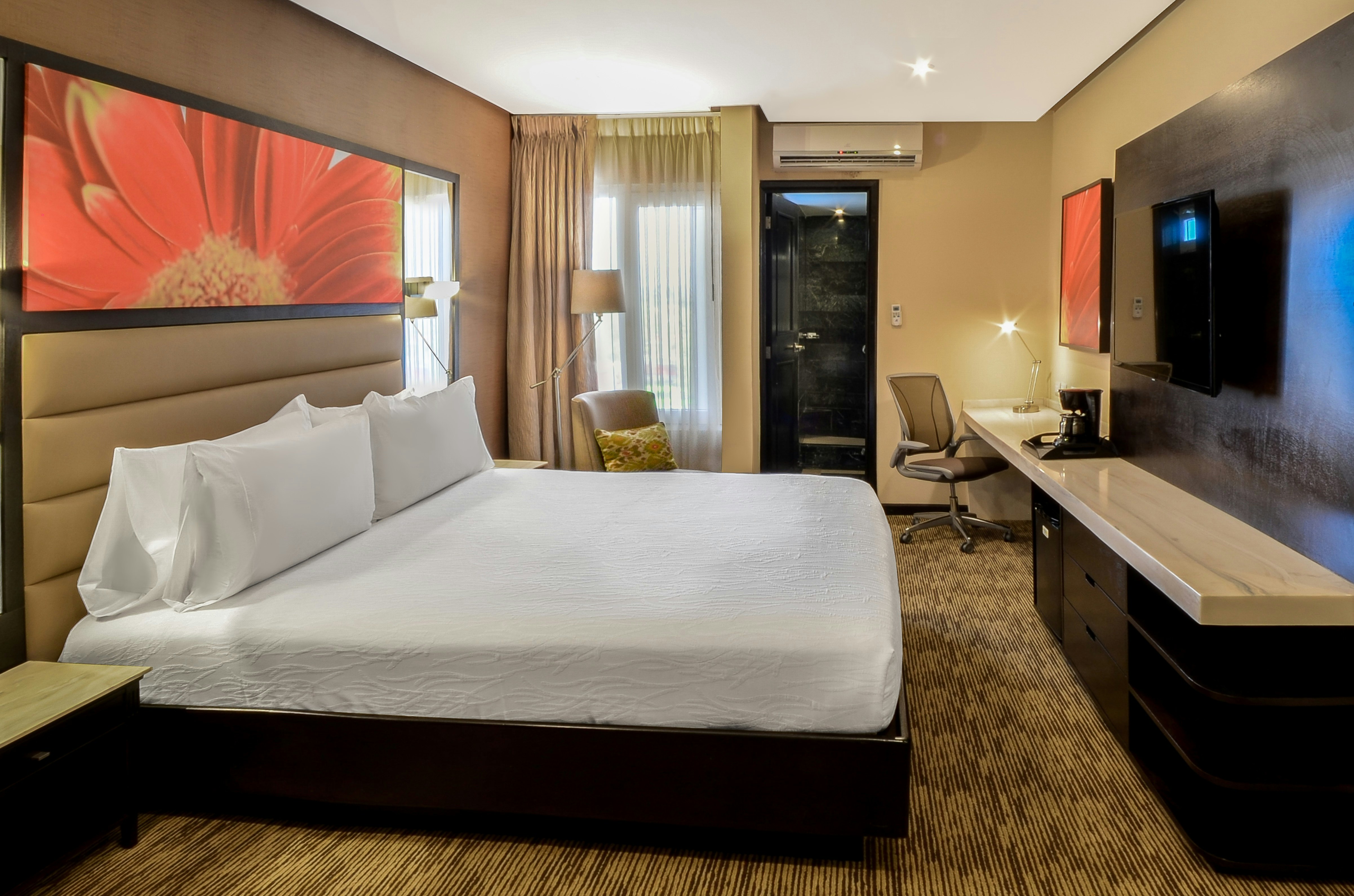 ROOM, KING BED