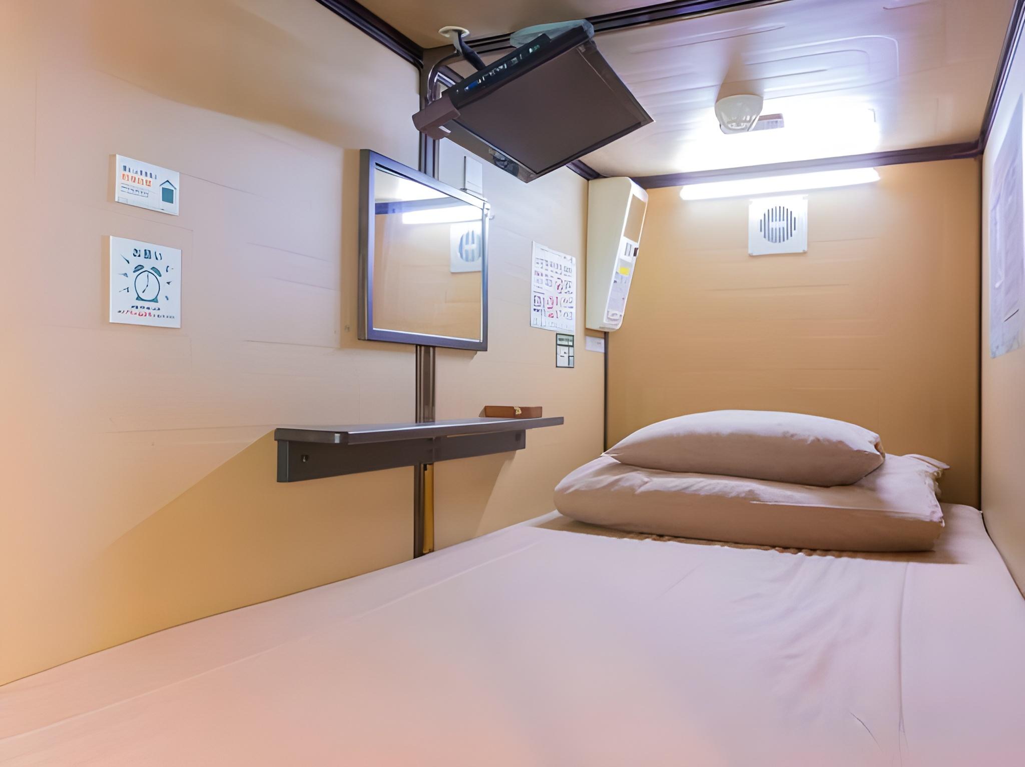 Capsule, Male Dorm