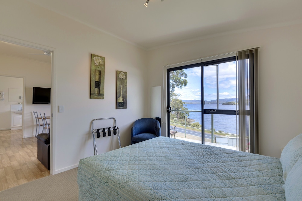 PORT HUON COTTAGES 3/19