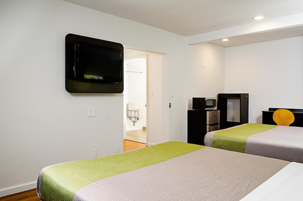 Motel6 Modesto, CA - Downtown 29/49