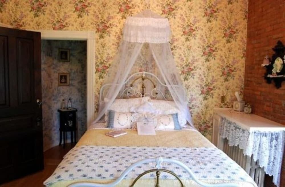 Alexander Mansion Historic Bed and Breakfast 28/48