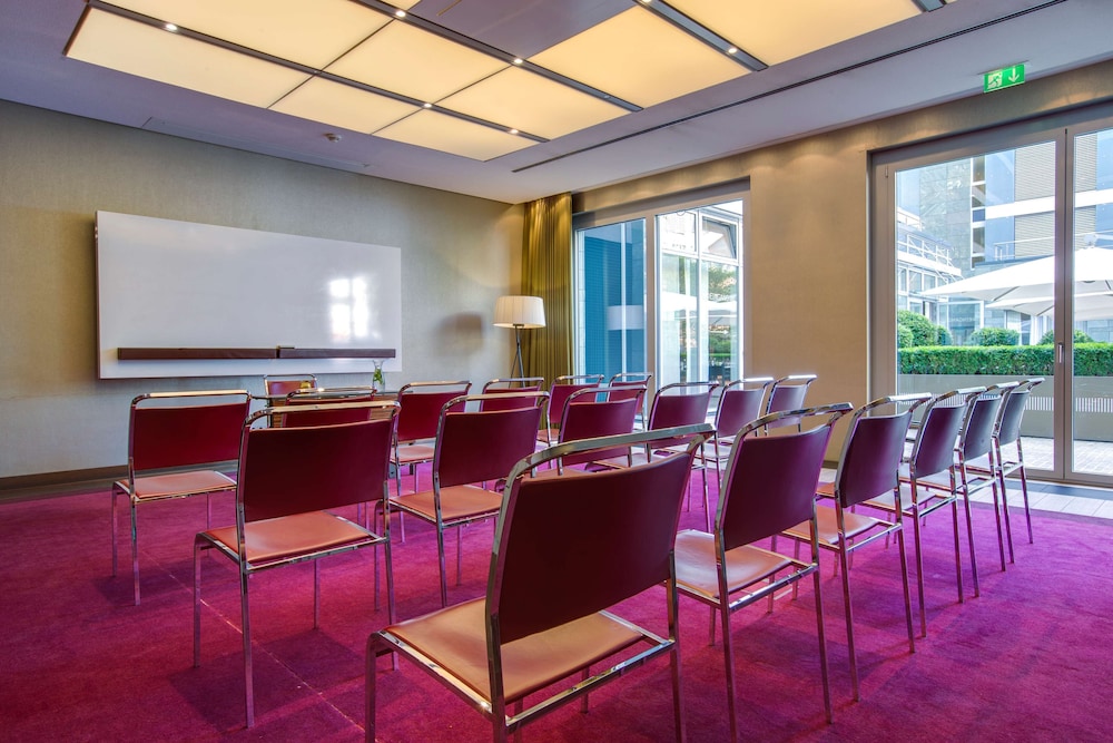 Radisson Blu Media Harbour Hotel Dusseldorf 55/68
