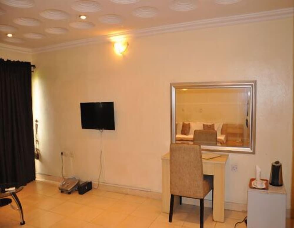 Solitude Hotel Yaba 35/50