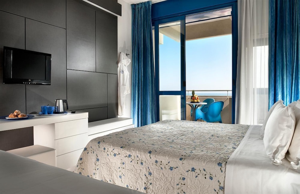 Hotel Baltic Riccione 34/68