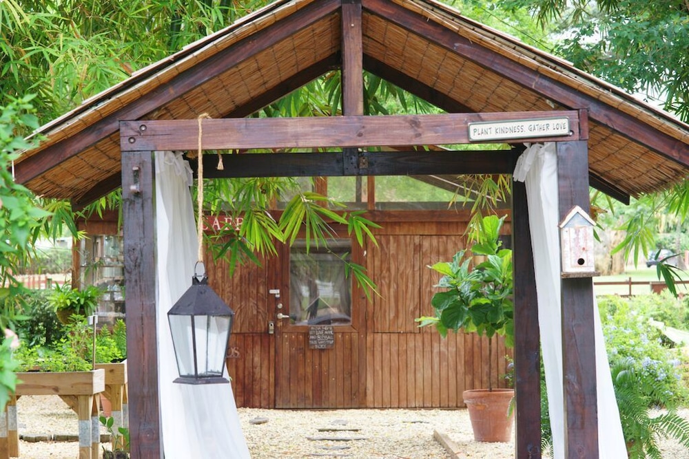 Villa Montana Beach Resort 4/75