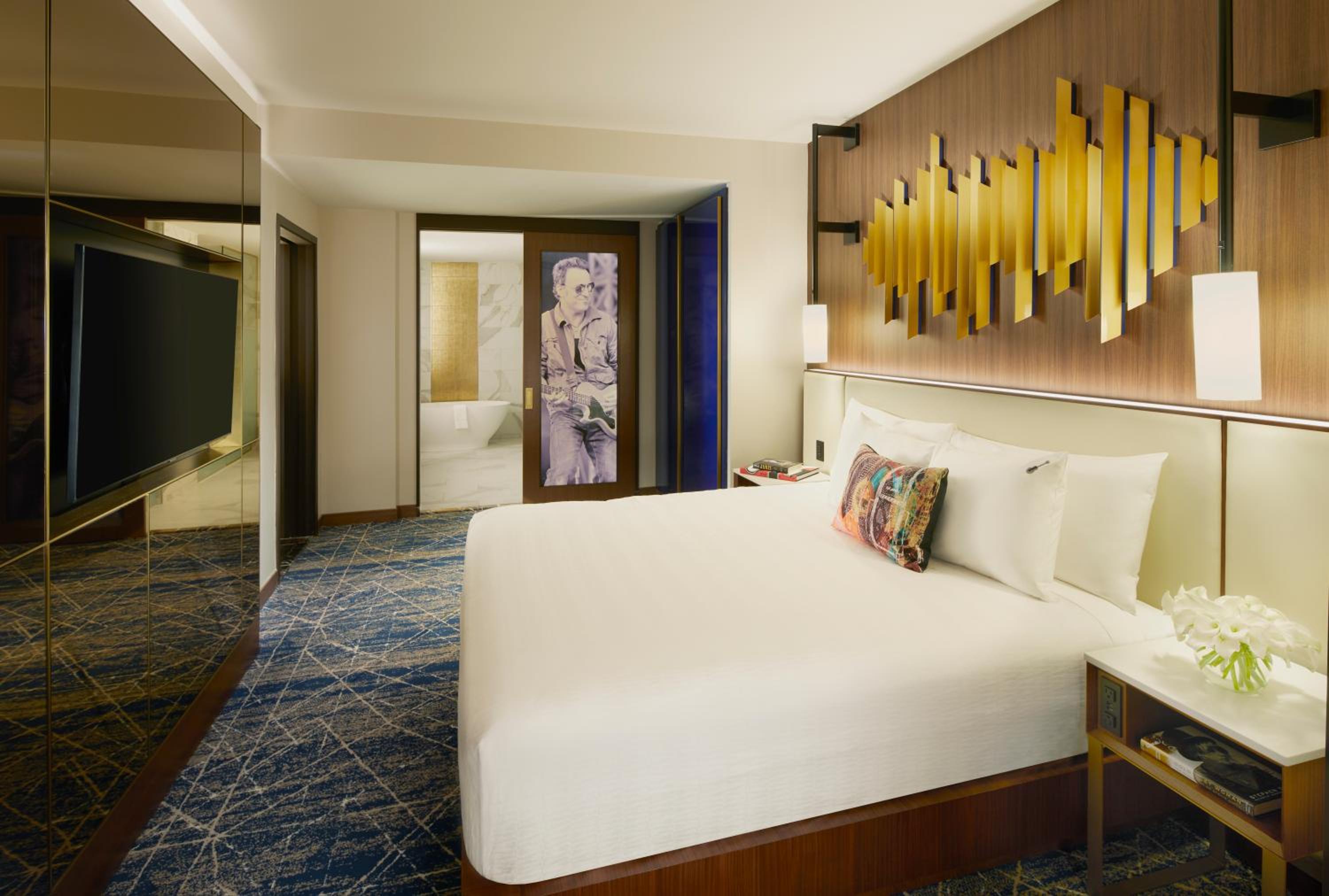 Platinum, Suite, King Bed