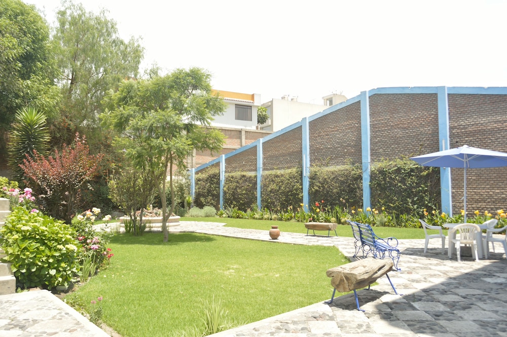Las Mercedes Hostal Residencial 65/68