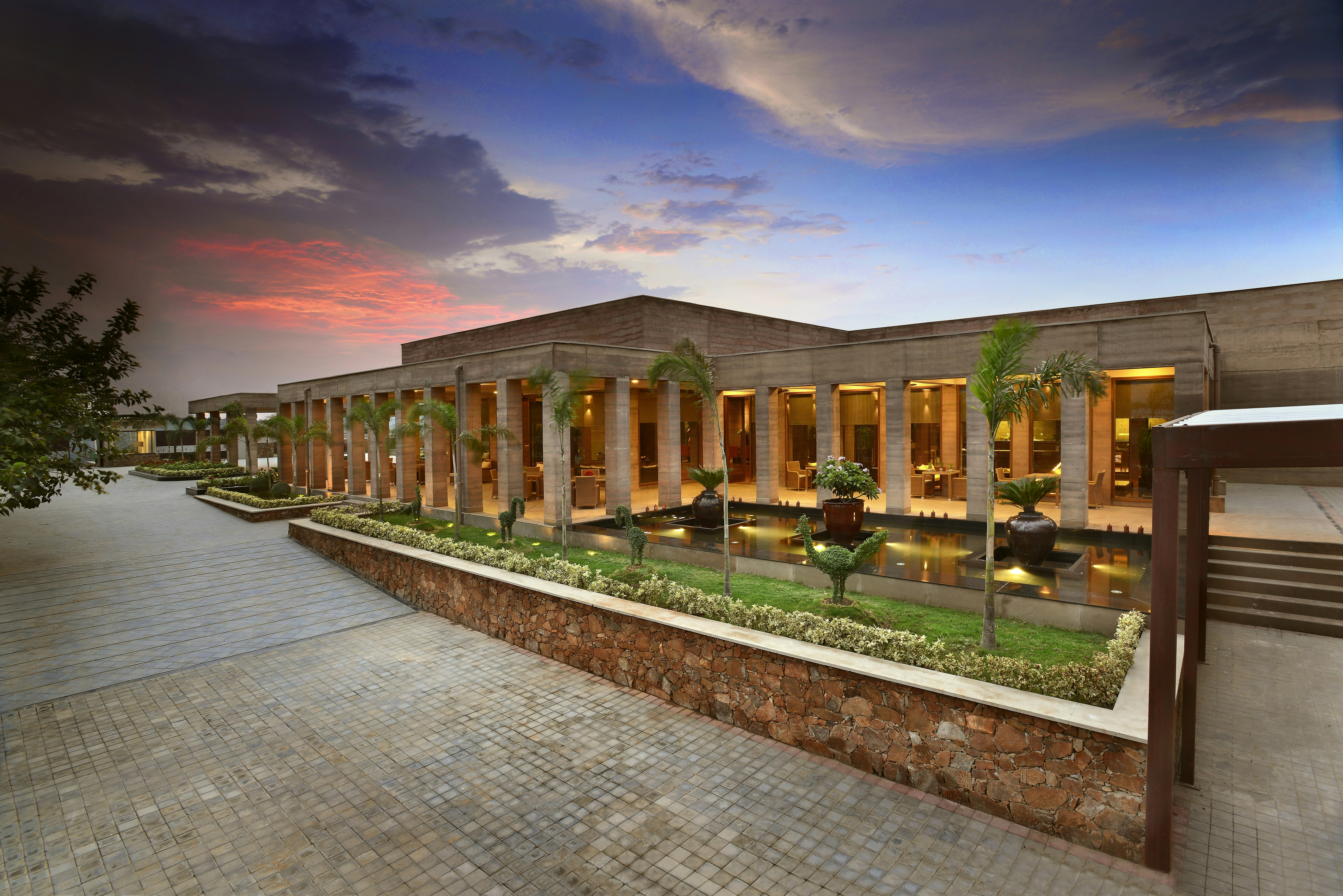THE LALIT MANGAR 47/52