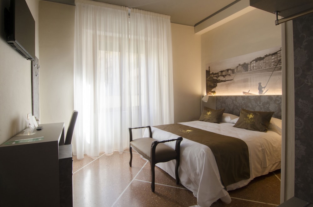 Hotel Maria 9/17