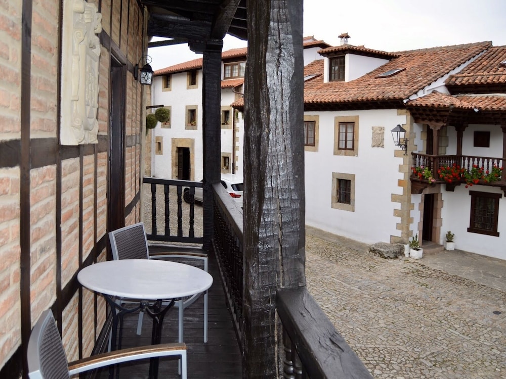Suites con Jacuzzi Santillana 31/45