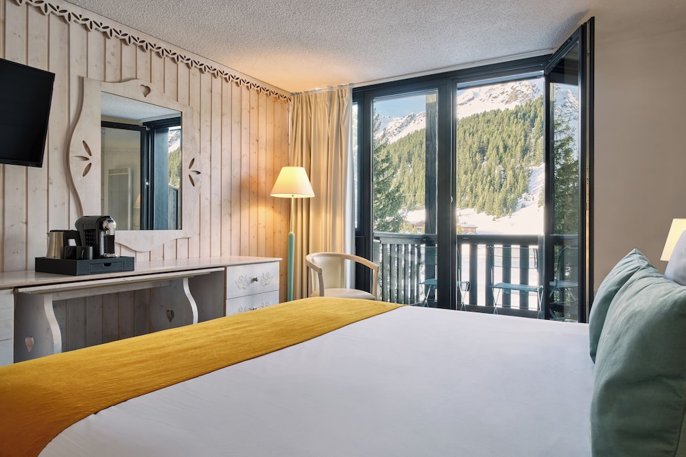 Lake Hotel Courchevel 1850 10/50