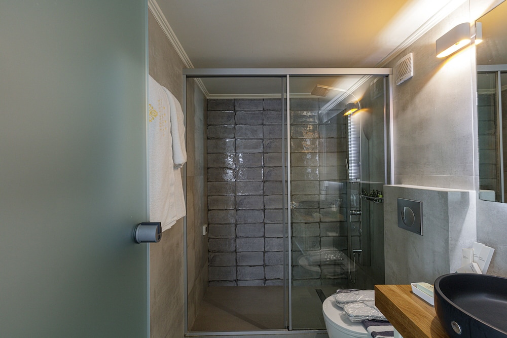 SUITE, PARTIAL SEA VIEW, TWO STORY