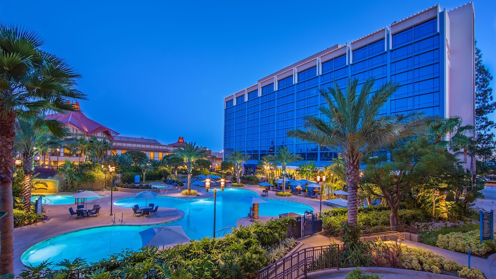 Disneyland Hotel 7/70