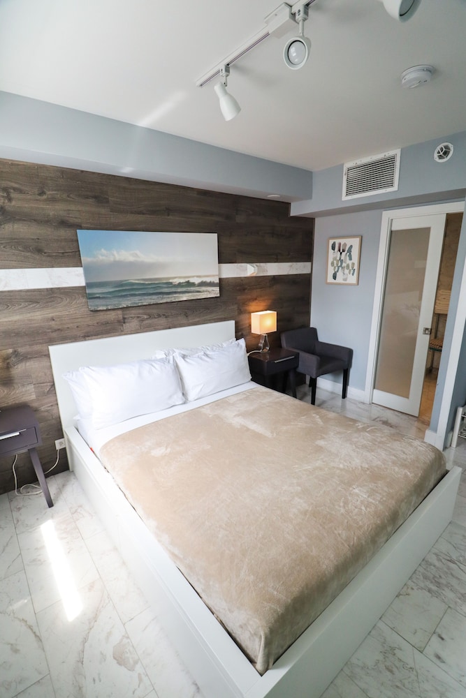 The Mercury All-Suites Hotel 15/33