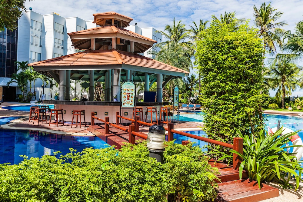 Cholchan Pattaya Beach Resort in PATTAYA