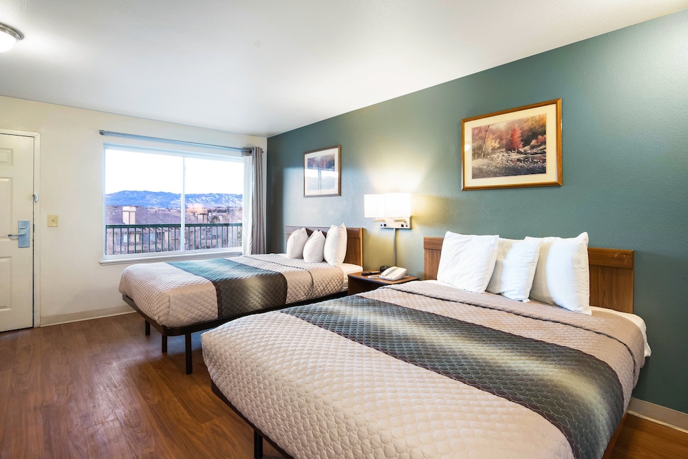 STUDIO, 2 DOUBLE BEDS