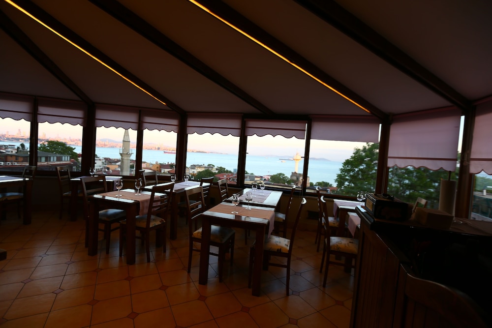 Emine Sultan Hotel 50/59