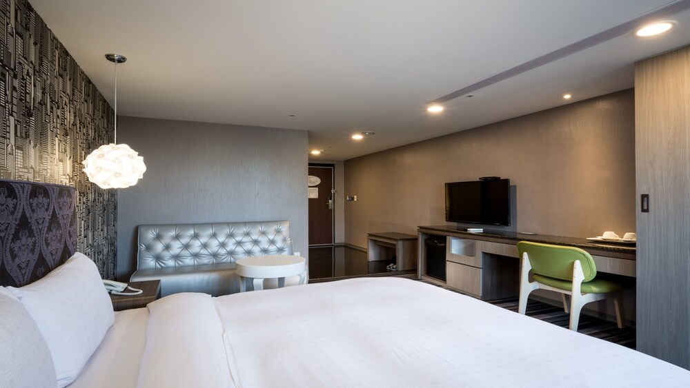 Zaw Jung Business Hotel 35/42