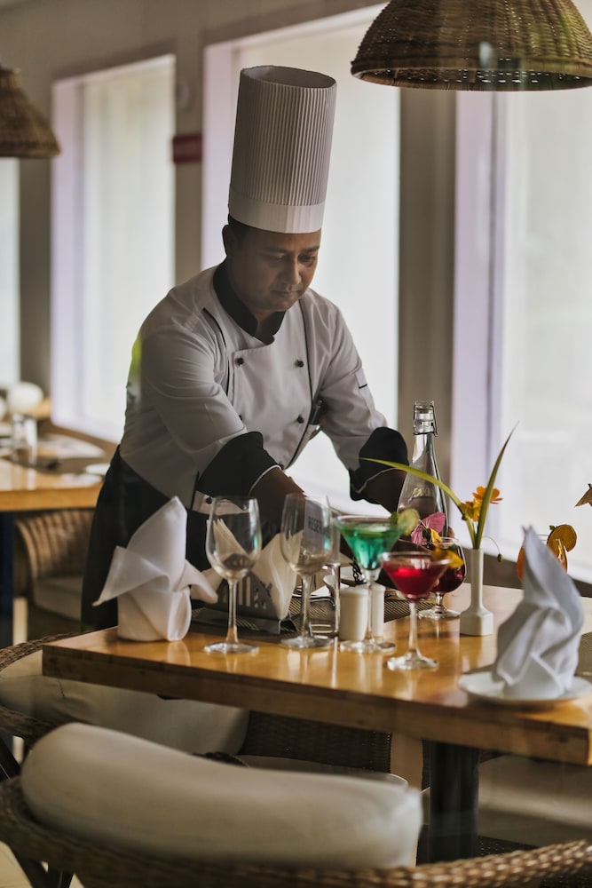 Peerless Sarovar Portico 6/45
