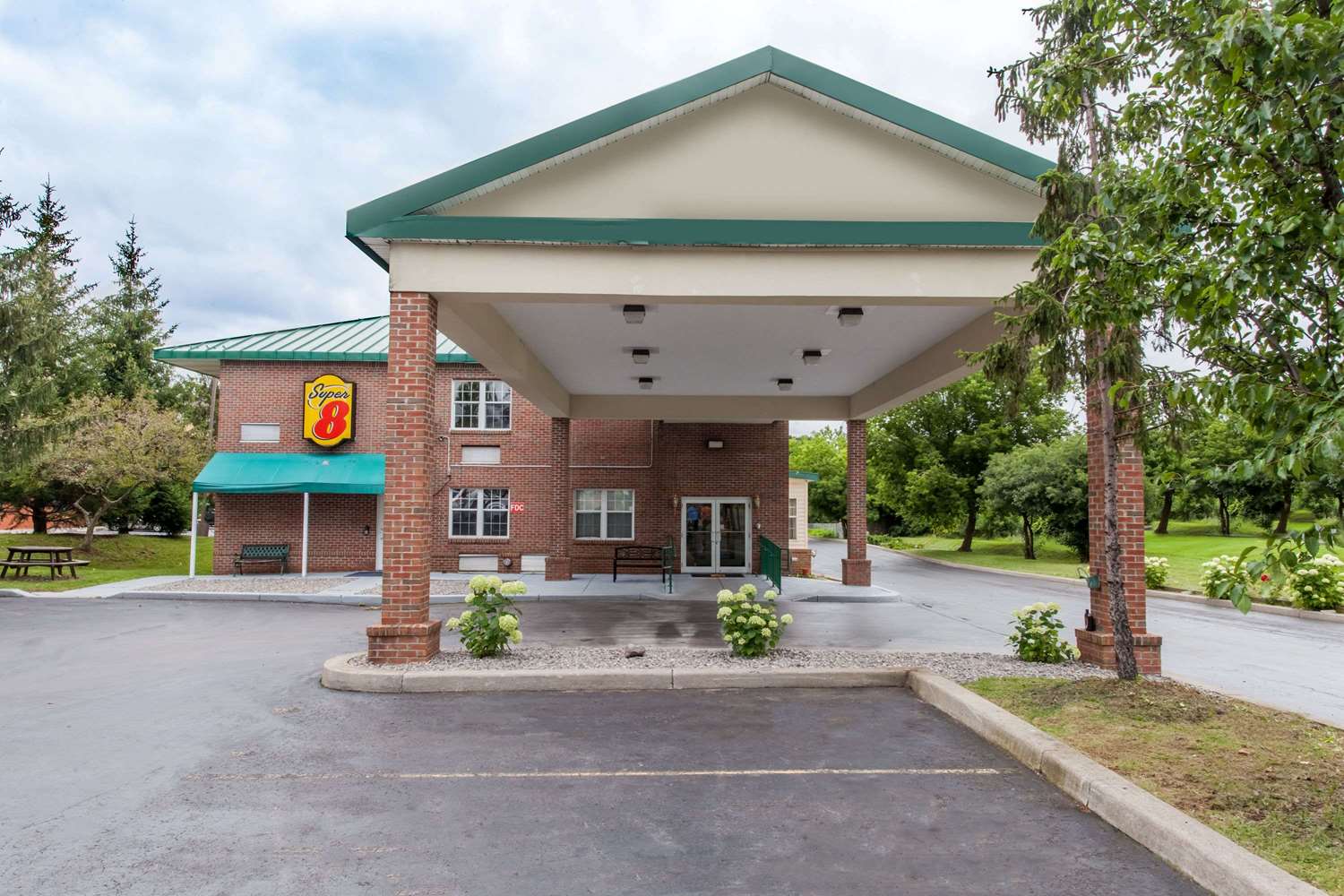 Super 8 By Wyndham Syracuse East 2/13