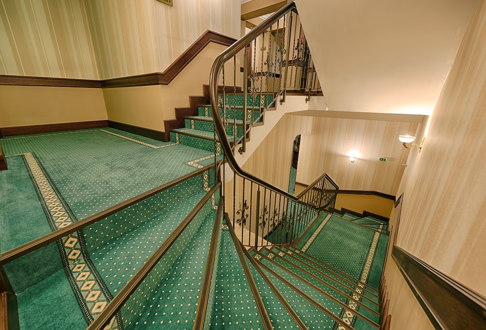 Magus Hotel 33/57