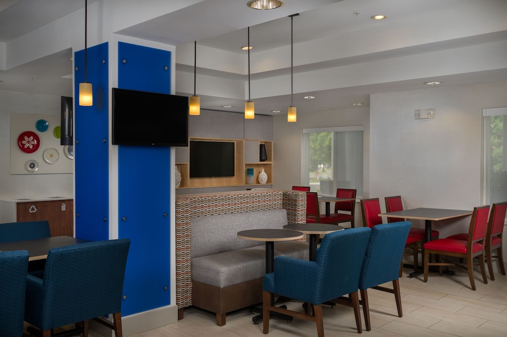 Holiday Inn Express Hotel And Suites Independence Kansas City 30/43
