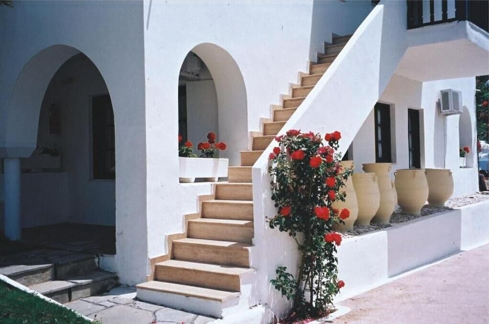 Assa Maris Beach Hotel 86/108
