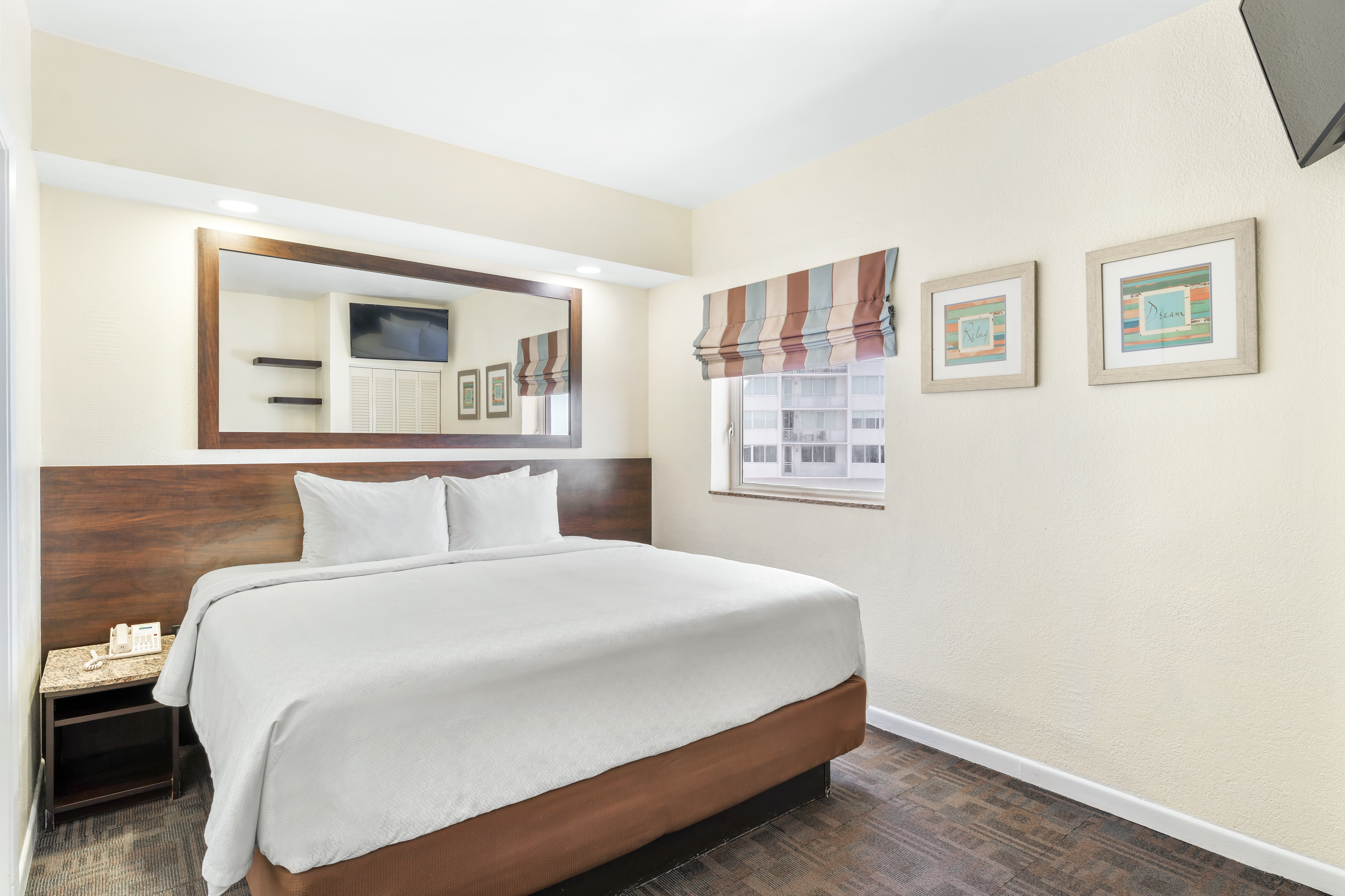 SUITE, KING BED