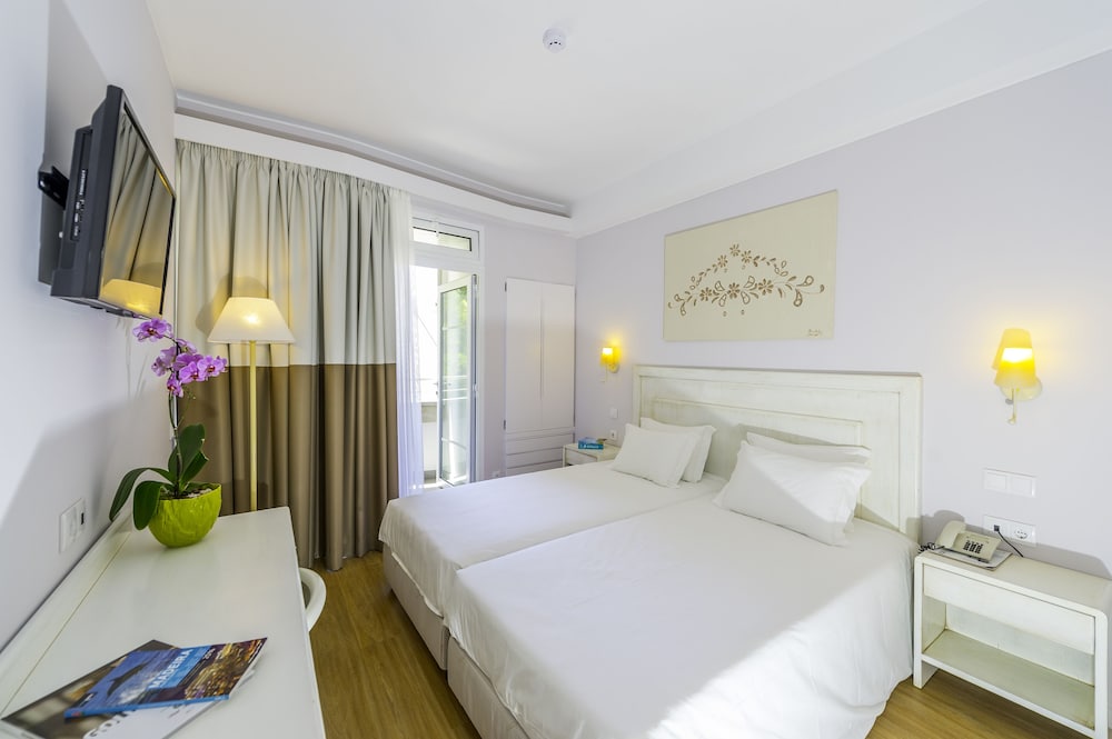 STANDARD, TWIN BEDS, BALCONY
