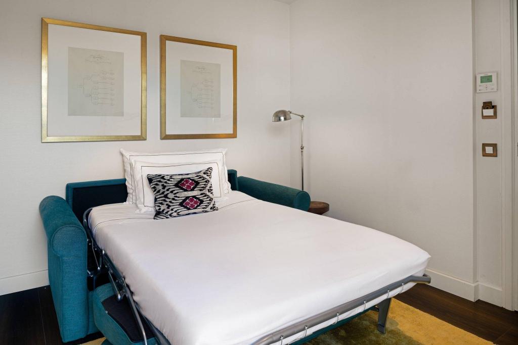 1 Bedroom, Vip, Bi Level, Suite, King Bed, City View, Pool Side, Sofa, Terrace Level