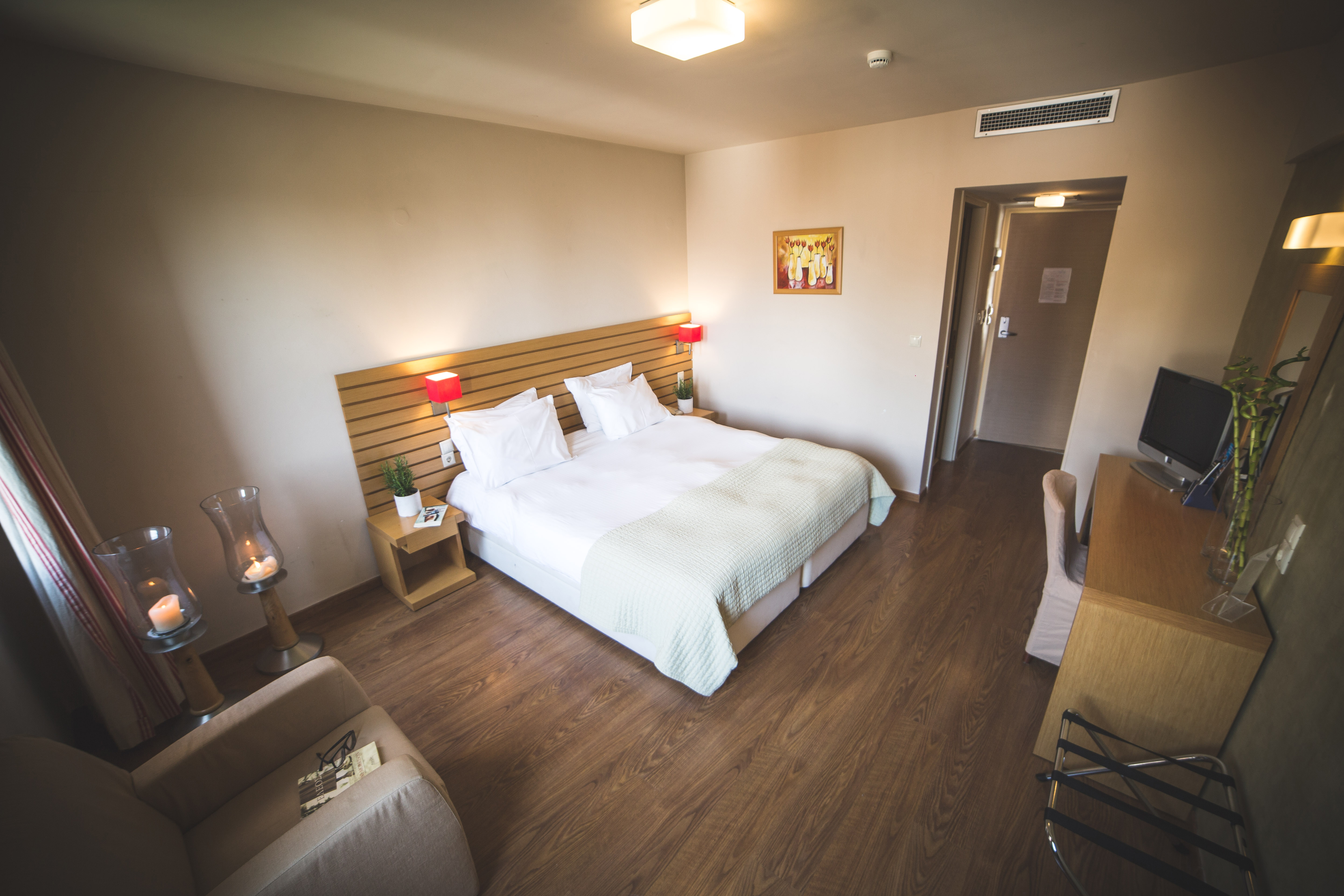 Modern, Double Bed, Mountain View, Side