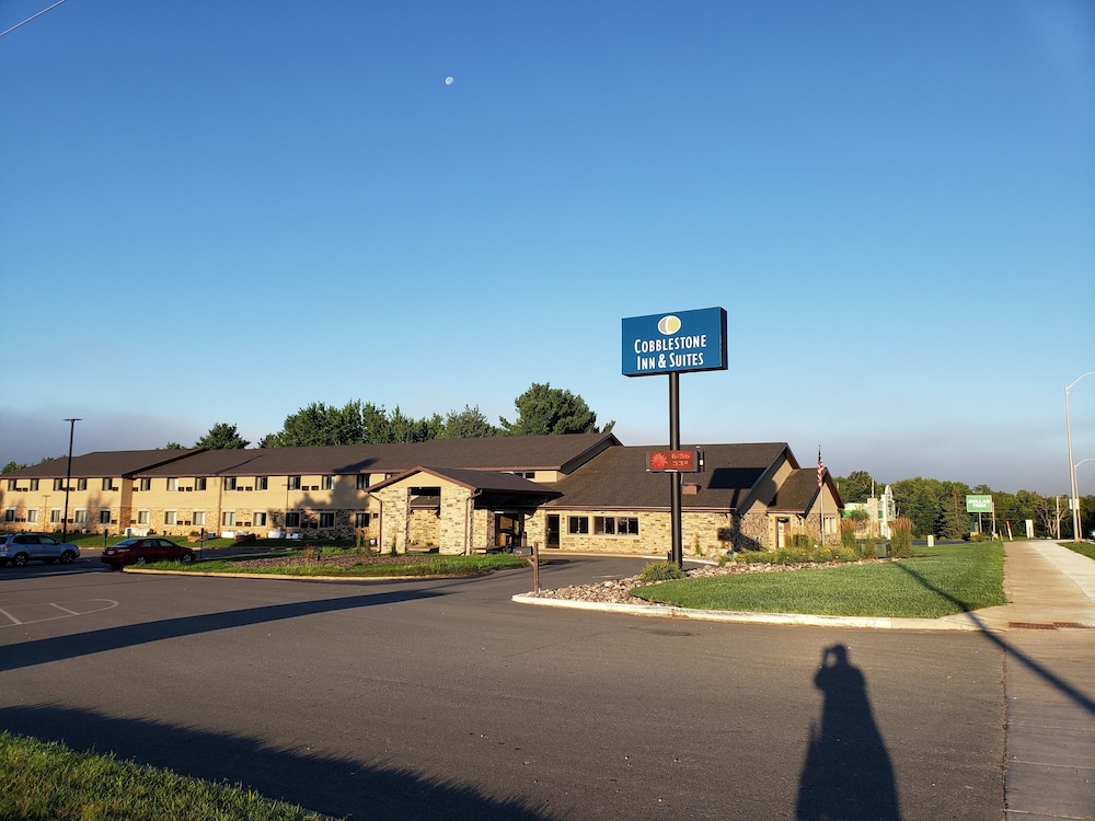Cobblestone Inn & Suites Merrill 3/50