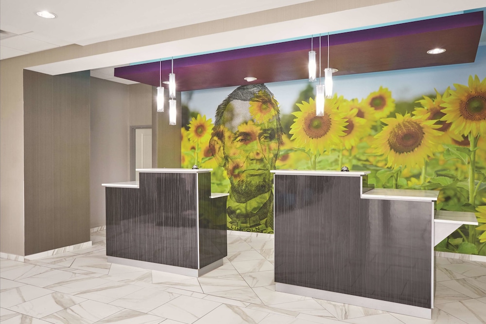 La Quinta Inn And Suites By Wyndham Springfield IL 10/63