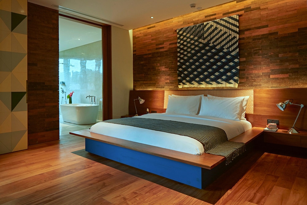 ROOF TOP, SUITE