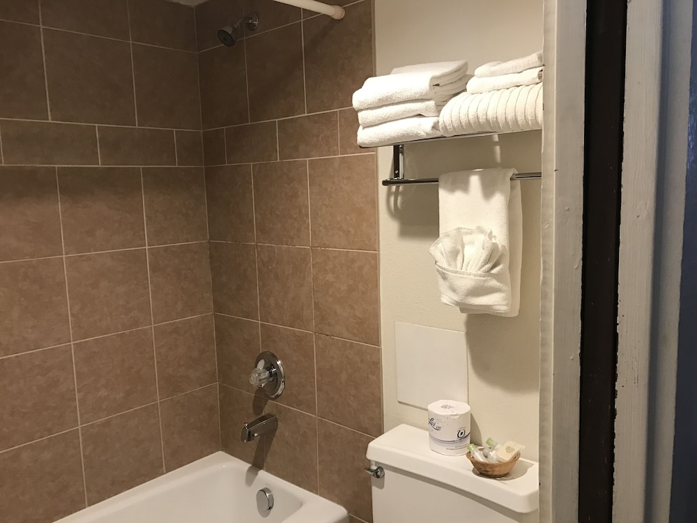 Snowshoe Motel 69/72