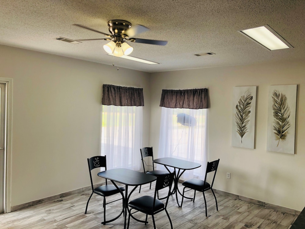 America's Best Inn Brinkley 13/19