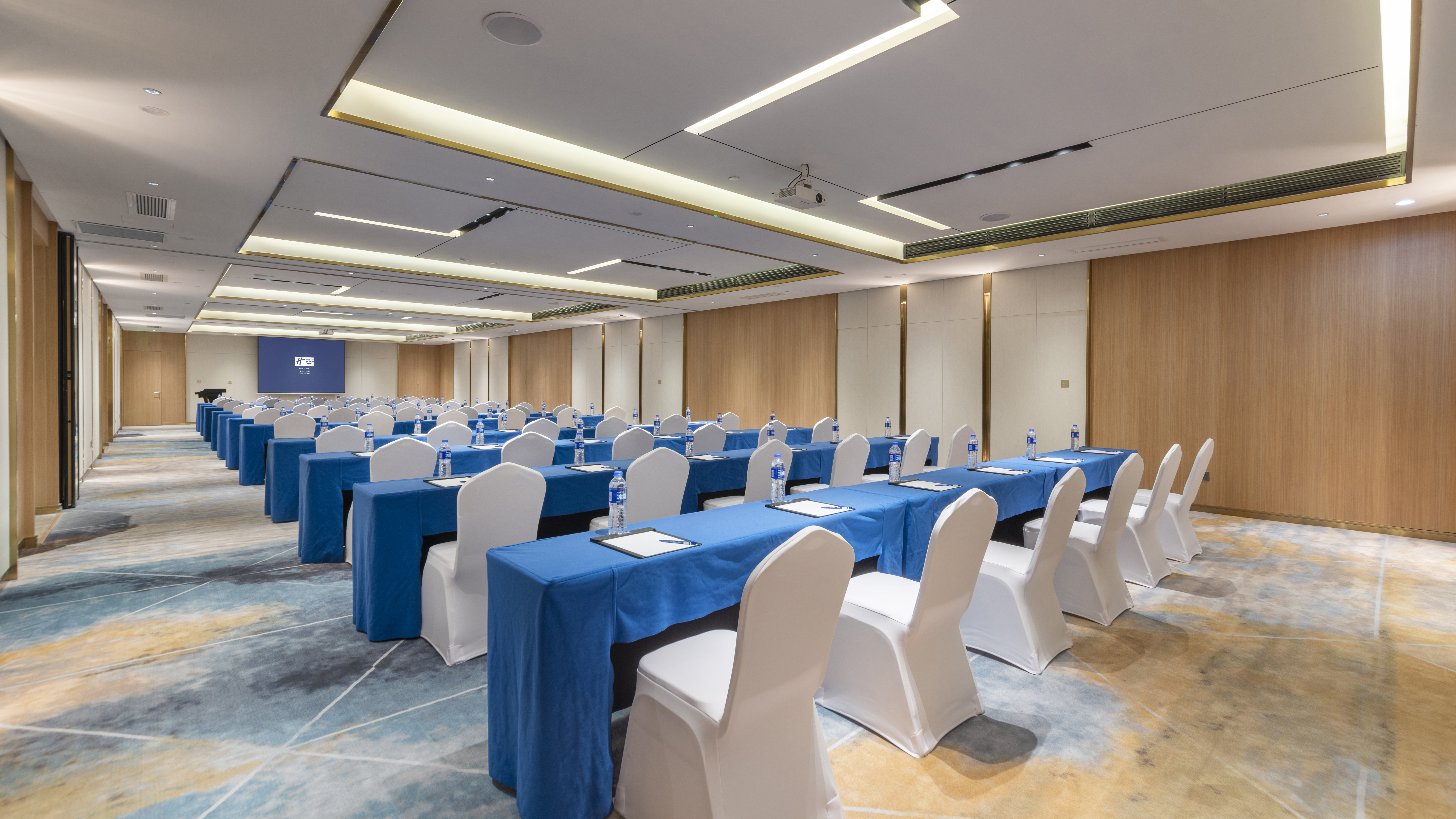 Holiday Inn Express Qiliping 65/75