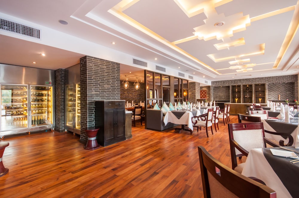 THE PRIVILEGE FLOOR BY LOTUS BLANC 28/40