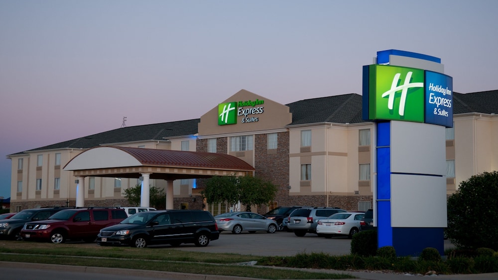 Holiday Inn Express & Suites Bloomington - Normal, an IHG Hotel 3/69