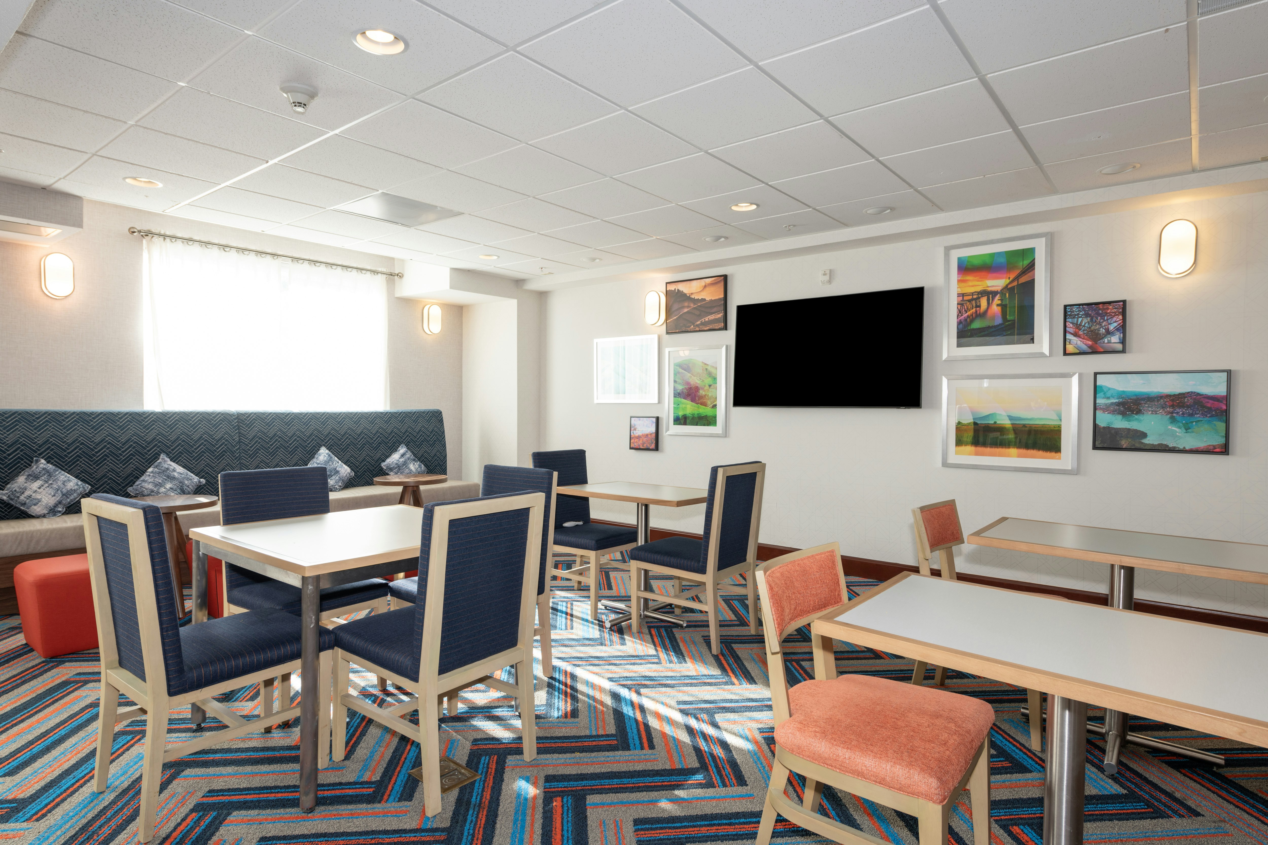 Hampton Inn Suites Pittsburg Ca 18/25