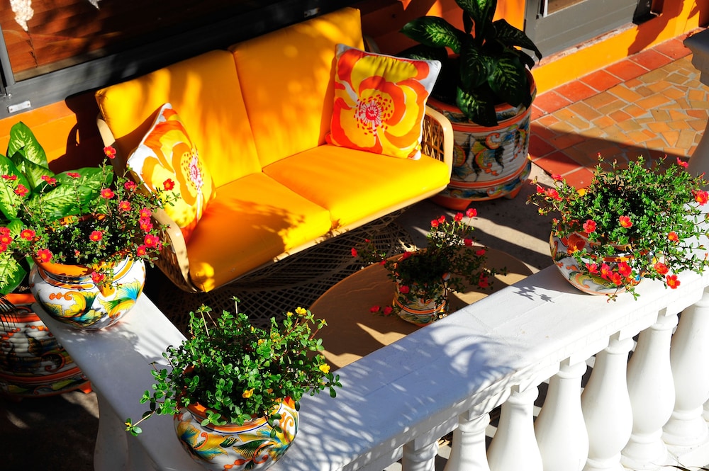 Blue Seas Courtyard 4/46