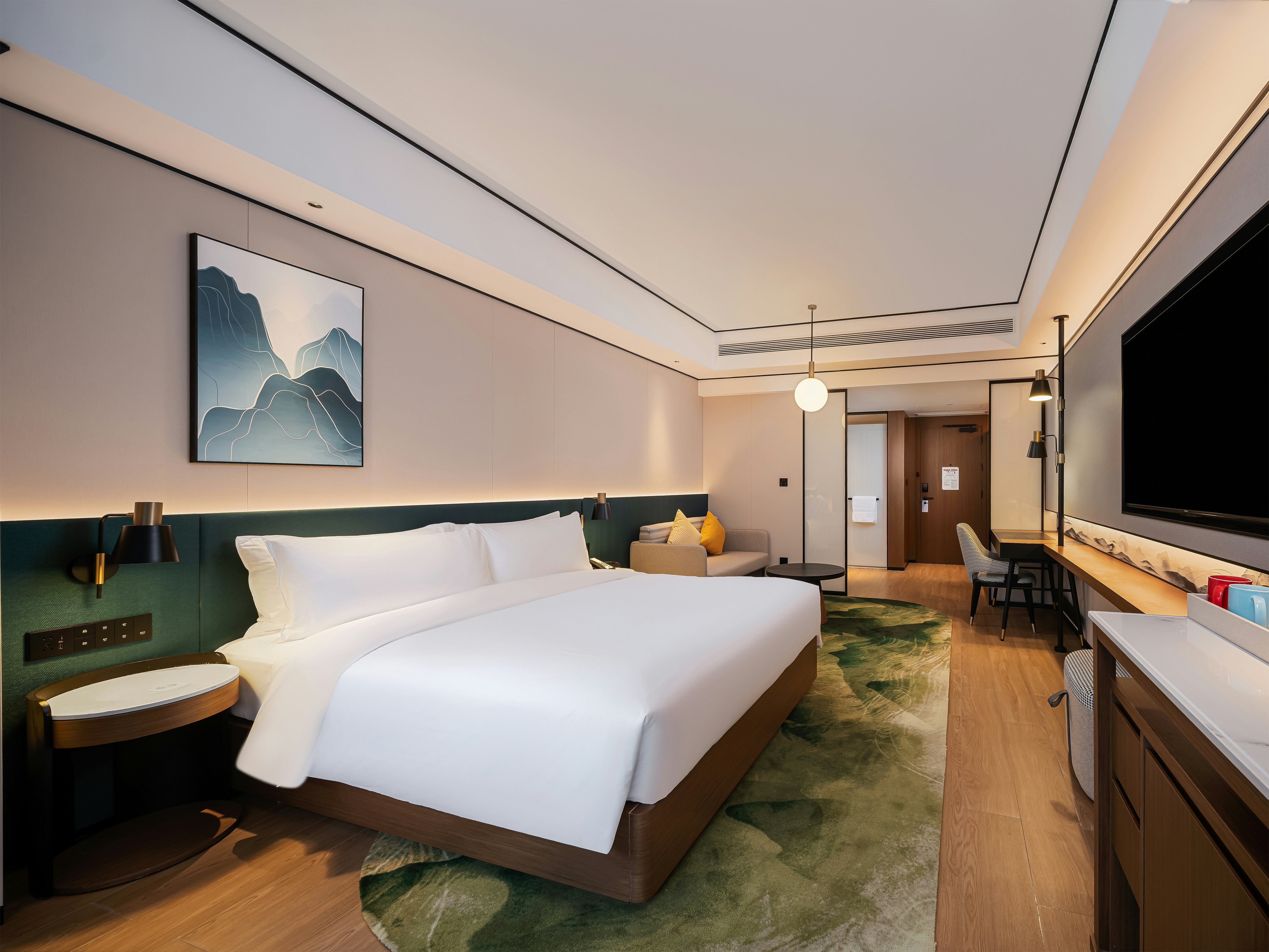 GUEST ROOM, KING BED