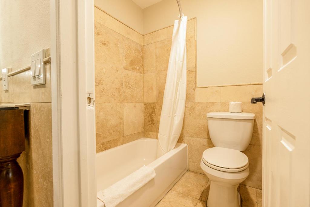 Hotel Avenida Victorville I-15 36/44