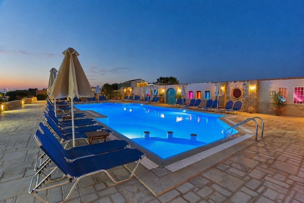 Golden Bay Apartments-Garden Haven 63/87