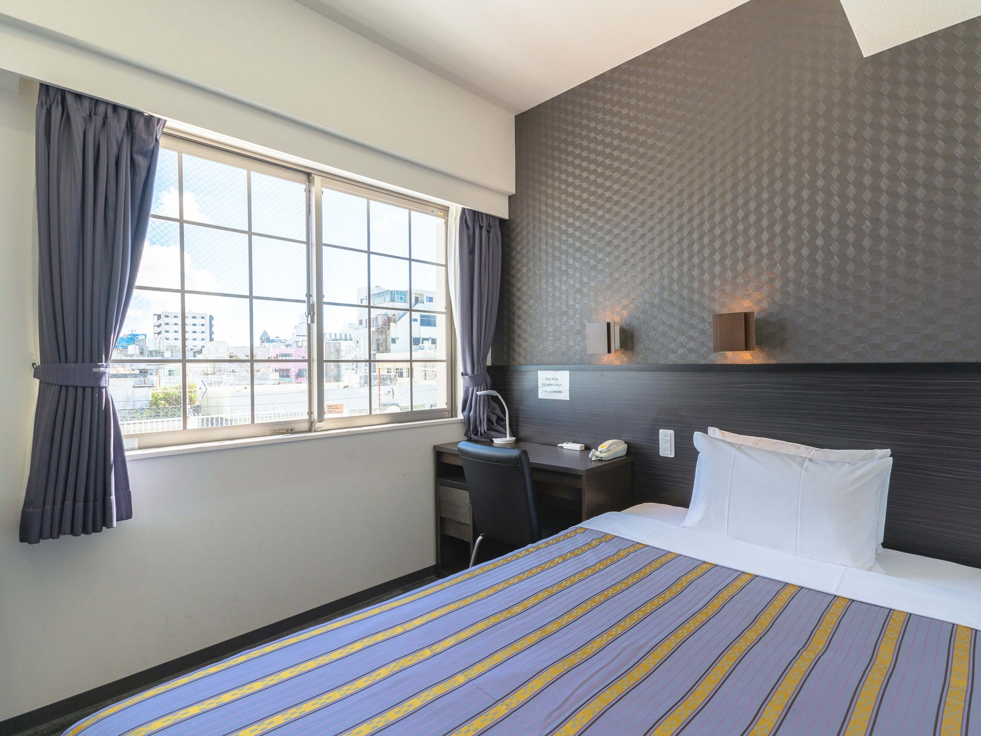 SEMI ROOM, SEMI DOUBLE BED