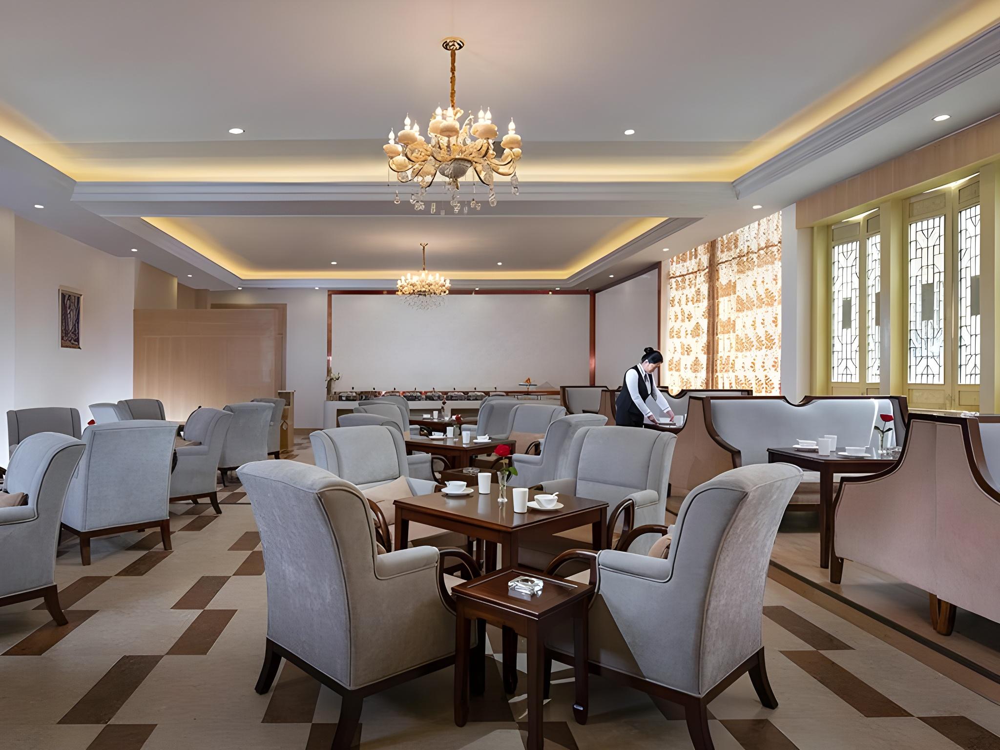 Vienna Hotel (Chengdou Dufu Thatched Cottage Jinsha Site) 26/37