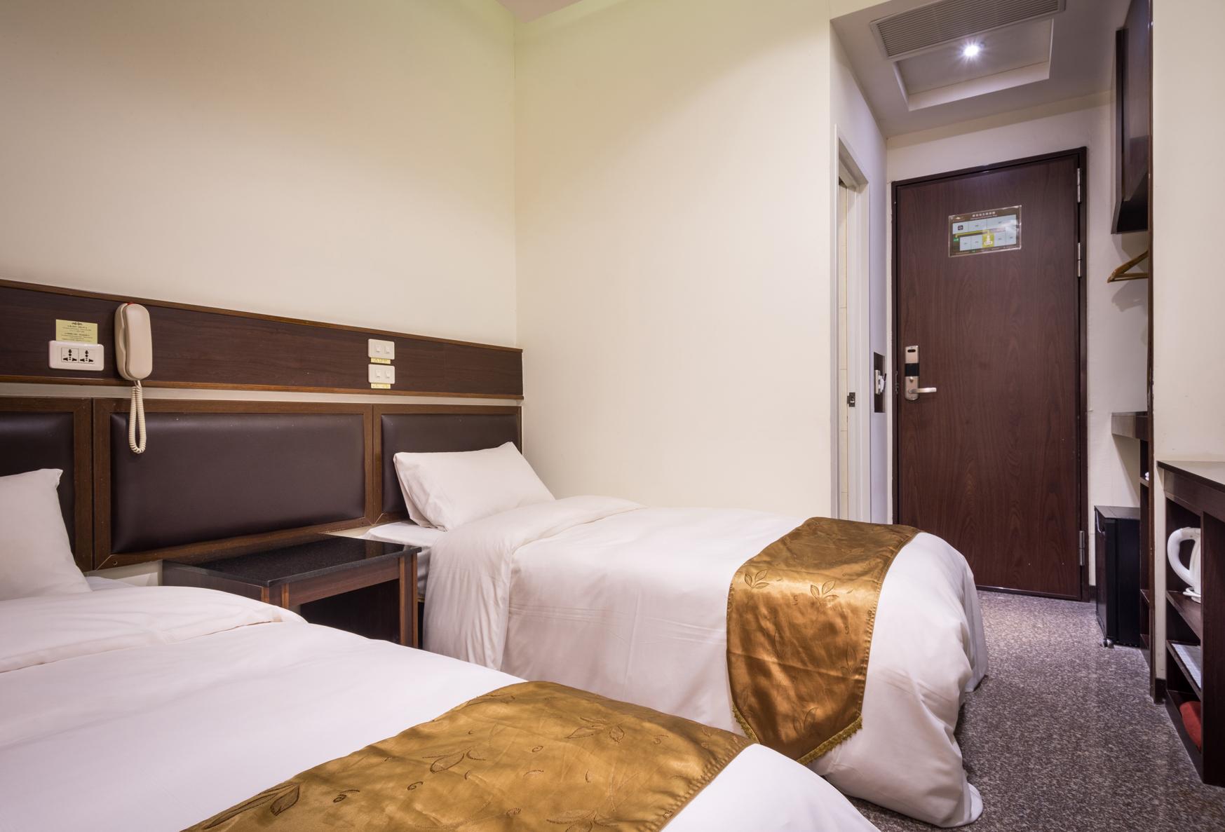 Room, Twin Beds, No Window